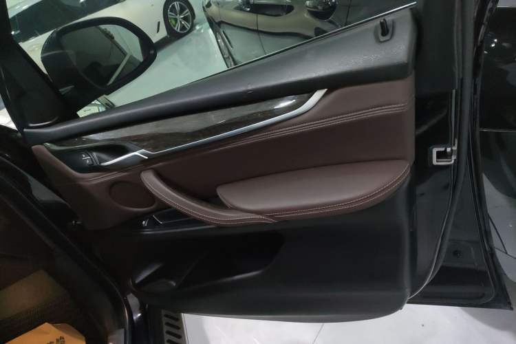 Used BMW X5 2014 xDrive35i Leading Model Right Front Door Interior