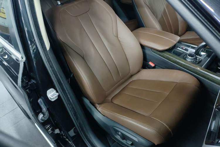 Used BMW X5 2014 xDrive35i Luxury Edition Right Front Seat