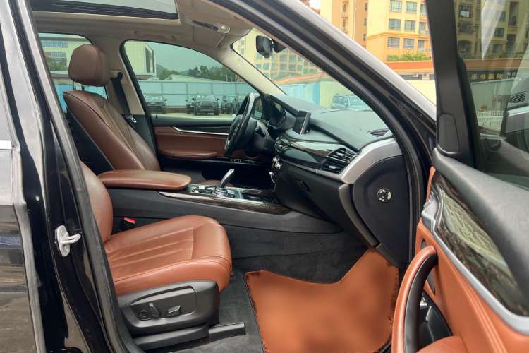 Used BMW X5 2014 xDrive35i Luxury Edition Right Front Seat