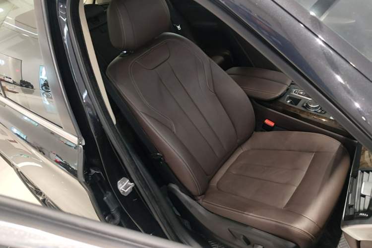 Used BMW X5 2014 xDrive35i Elegant Edition Right Front Seat