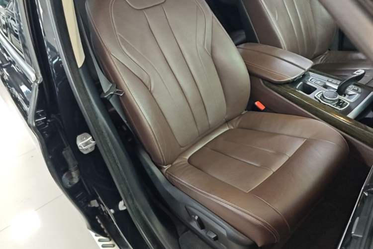 Used BMW X5 2014 xDrive35i Leading Model Right Front Seat