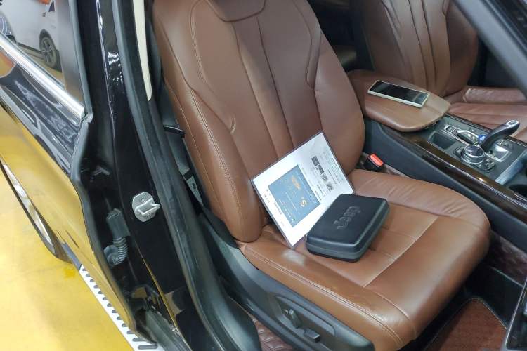 Used BMW X5 2014 xDrive35i Elegant Edition Right Front Seat