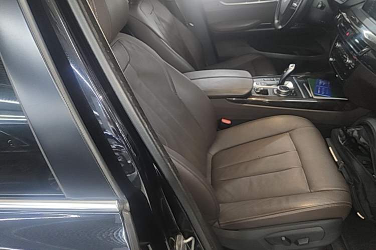 Used BMW X5 2014 xDrive35i Leading Model Right Front Seat