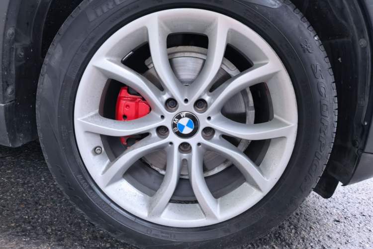 Used BMW X5  Right Front Wheel Hub