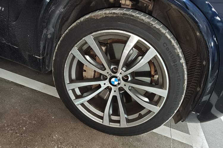 Used BMW X5 2014 xDrive50i M Sport Edition Right Front Wheel Hub