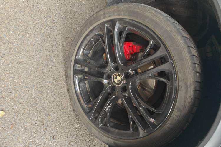 Used BMW X5 2014 xDrive35i Elegant Edition Right Front Wheel Hub