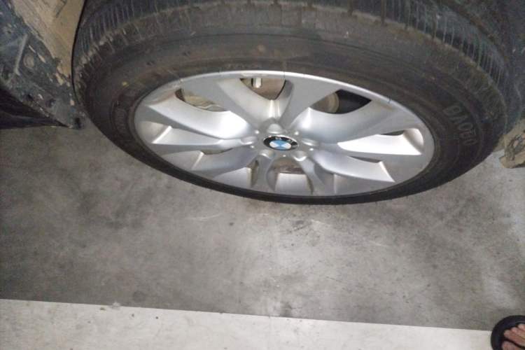 Used BMW X5 2014 xDrive35i Elegant Edition Right Front Wheel Hub