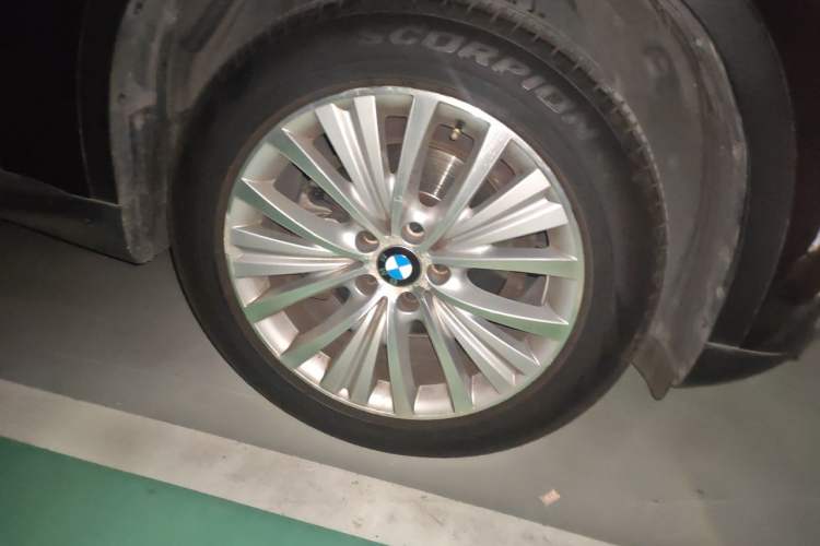 Used BMW X5 2014 xDrive35i Elegant Edition Right Front Wheel Hub