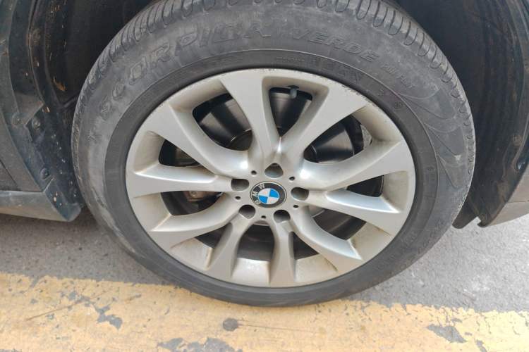 Used BMW X5 2014 xDrive35i Elegant Edition Right Front Wheel Hub