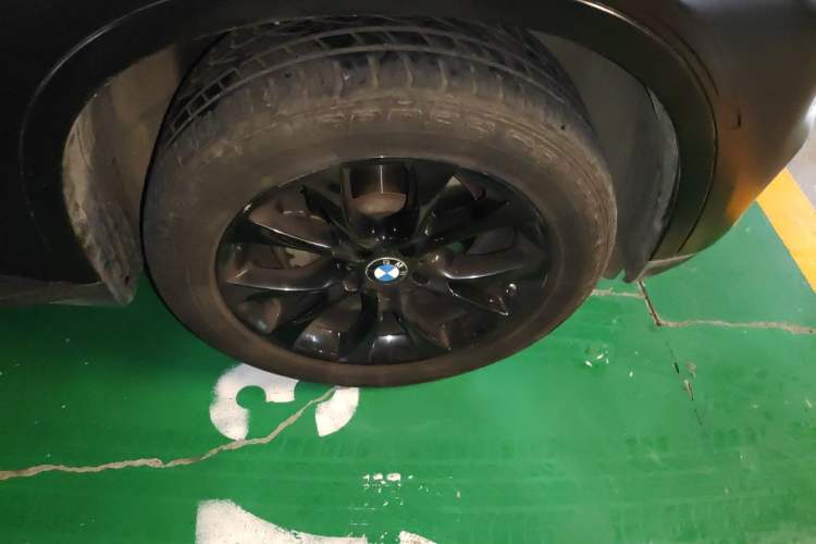Used BMW X5  Right Front Wheel Hub