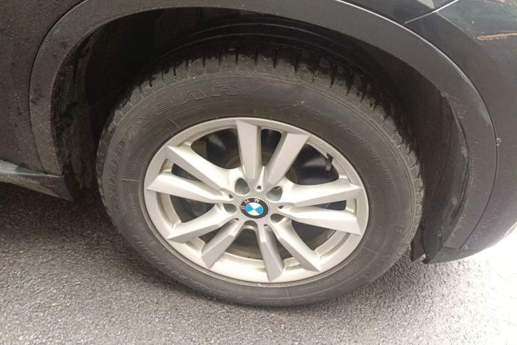 Used BMW X5 2014 xDrive35i Elegant Edition Right Front Wheel Hub
