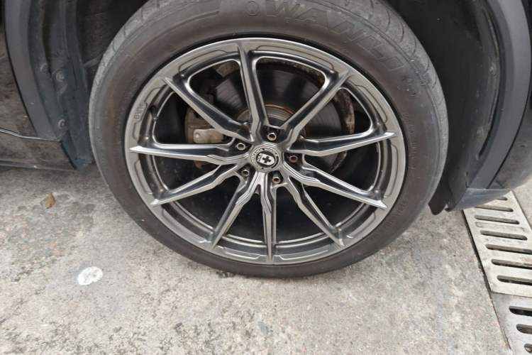 Used BMW X5  Right Front Wheel Hub