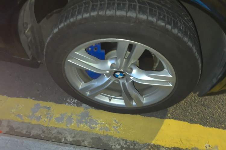 Used BMW X5 2014 xDrive35i Luxury Edition Right Front Wheel Hub