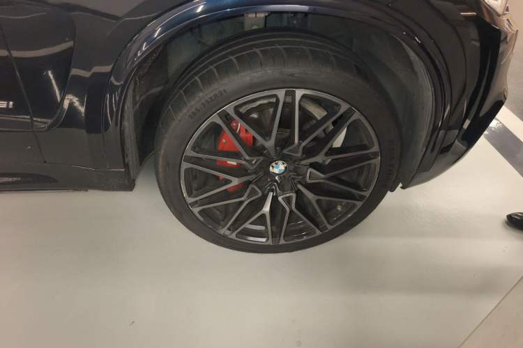 Used BMW X5 2014 xDrive35i Luxury Edition Right Front Wheel Hub