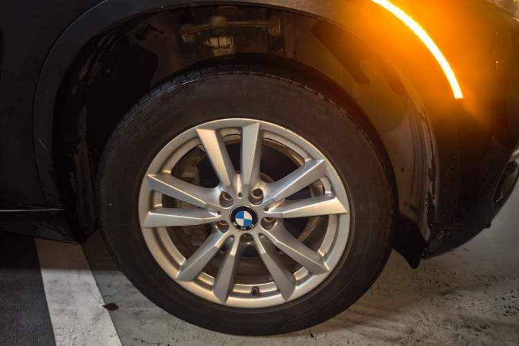Used BMW X5 2014 xDrive35i Gasoline 5-seater U.S. specification Right Front Wheel Hub