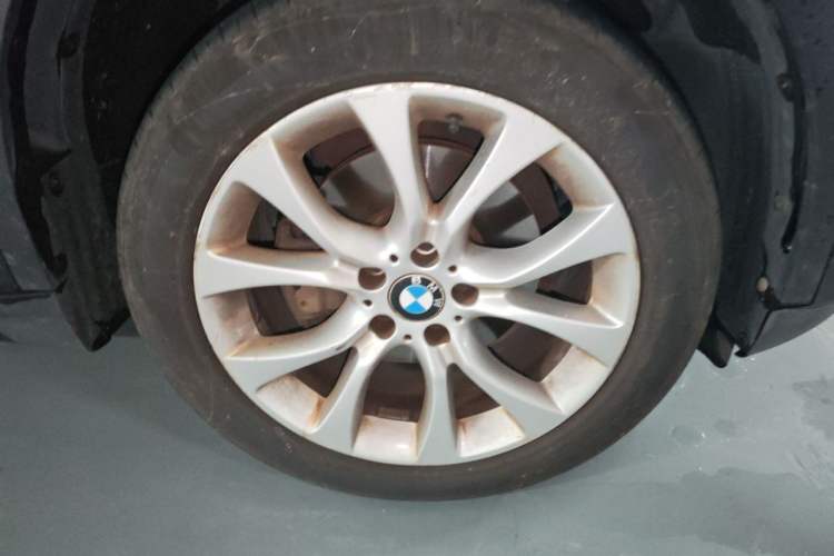 Used BMW X5 2014 xDrive35i Elegant Edition Right Front Wheel Hub