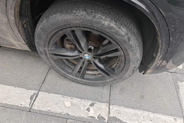 Used BMW X5 2014 xDrive35i Luxury Edition Right Front Wheel Hub