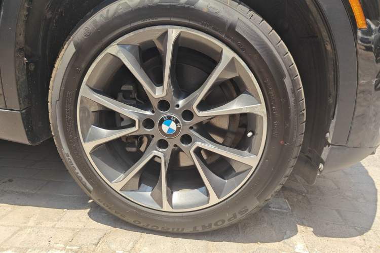 Used BMW X5 2014 xDrive35i Gasoline 5-seater U.S. specification Right Front Wheel Hub