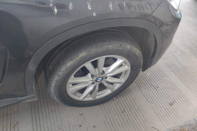 Used BMW X5 2014 xDrive35i Elegant Edition Right Front Wheel Hub