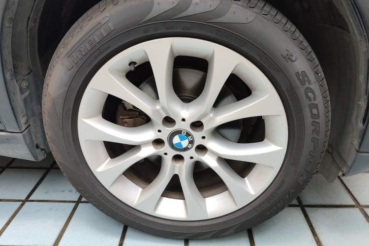 Used BMW X5 2014 xDrive35i Leading Model Right Front Wheel Hub