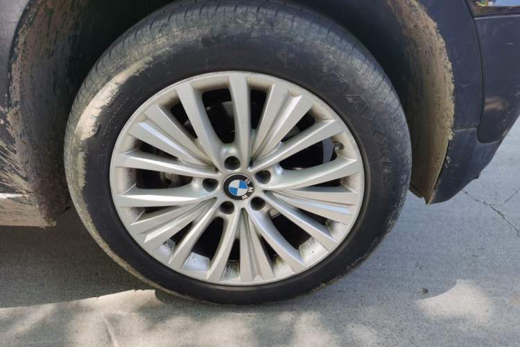 Used BMW X5  Right Front Wheel Hub