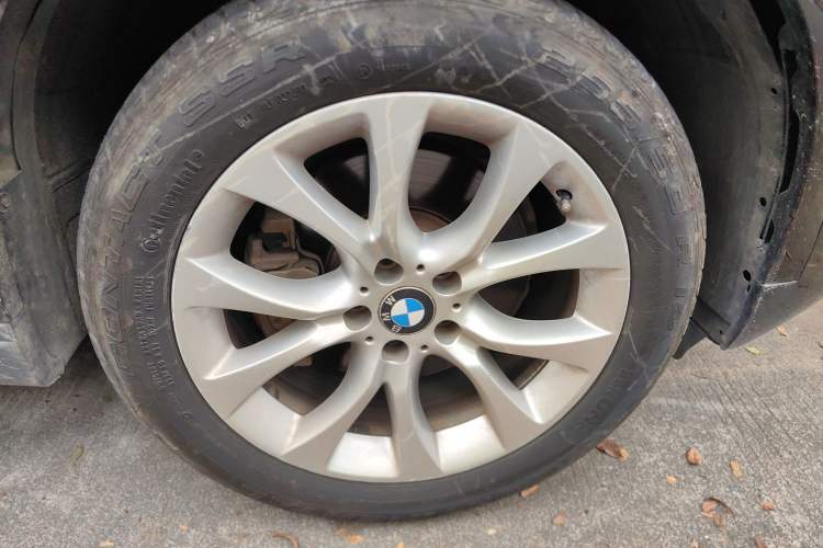 Used BMW X5 2014 xDrive35i Elegant Edition Right Front Wheel Hub