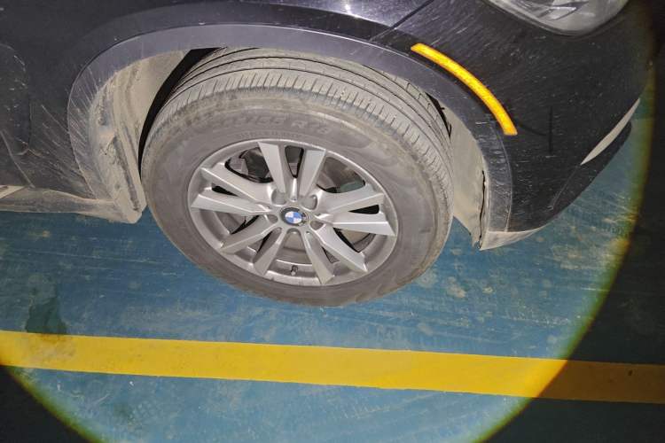 Used BMW X5  Right Front Wheel Hub