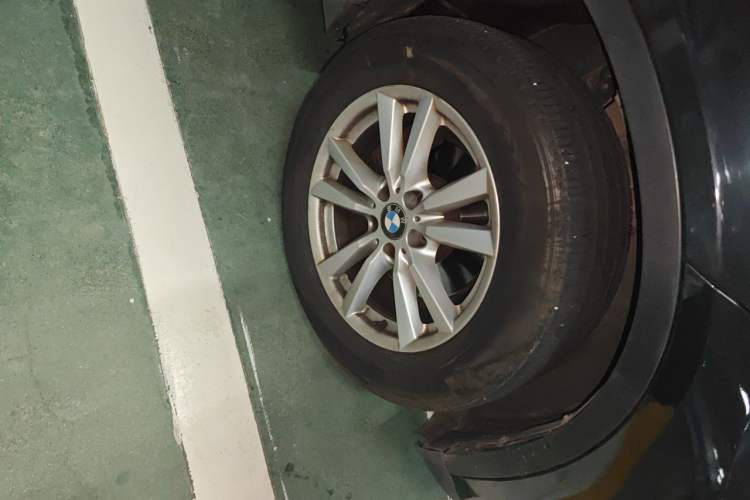 Used BMW X5 2014 xDrive35i Elegant Edition Right Front Wheel Hub
