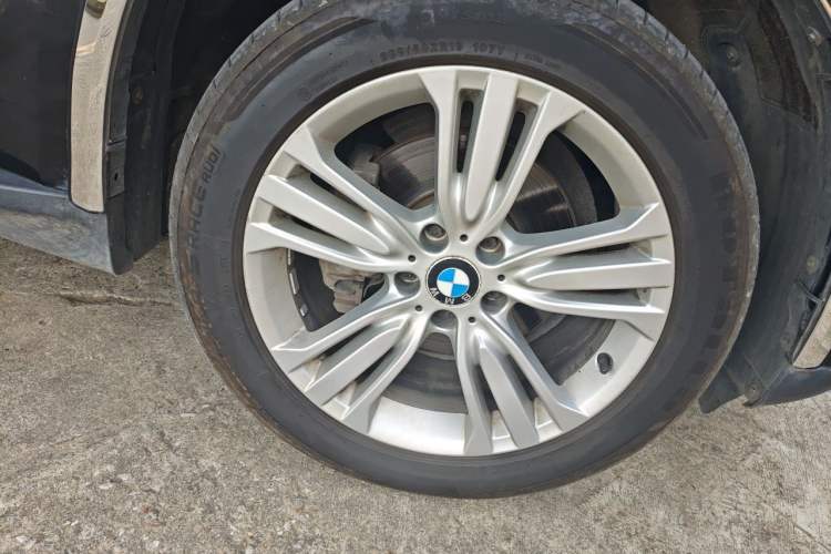 Used BMW X5  Right Front Wheel Hub