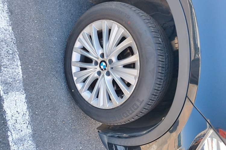 Used BMW X5 2014 xDrive35i Elegant Edition Right Front Wheel Hub