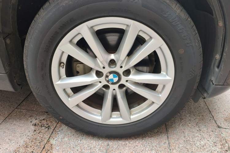 Used BMW X5  Right Front Wheel Hub