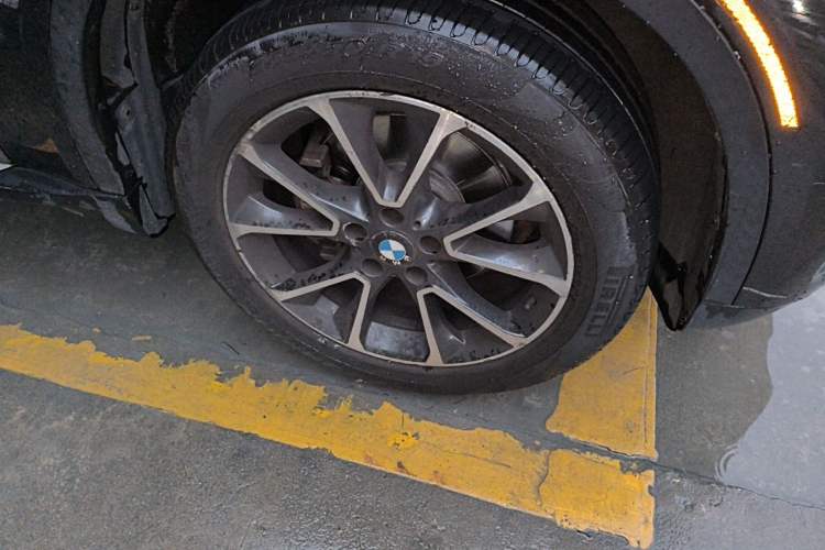 Used BMW X5  Right Front Wheel Hub
