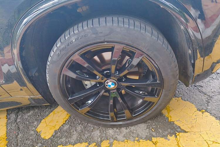 Used BMW X5  Right Front Wheel Hub