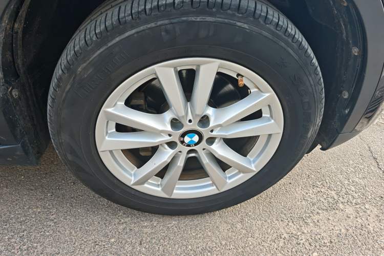 Used BMW X5 2014 xDrive35i Elegant Edition Right Front Wheel Hub