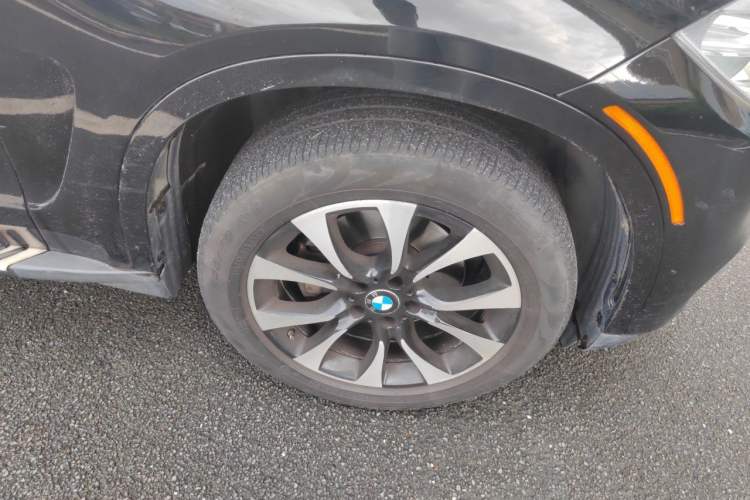 Used BMW X5 2014 xDrive35i Leading Model Right Front Wheel Hub