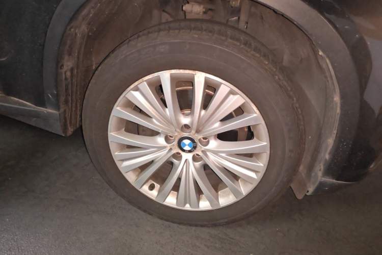 Used BMW X5 2014 xDrive35i Elegant Edition Right Front Wheel Hub