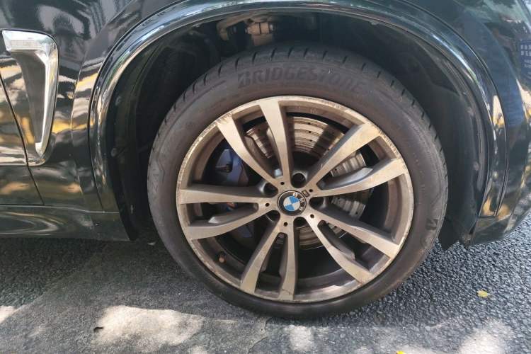Used BMW X5  Right Front Wheel Hub