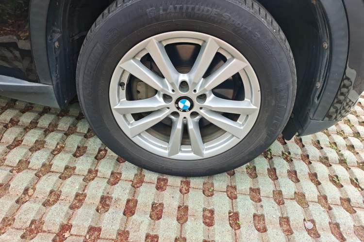 Used BMW X5 2014 xDrive35i Elegant Edition Right Front Wheel Hub