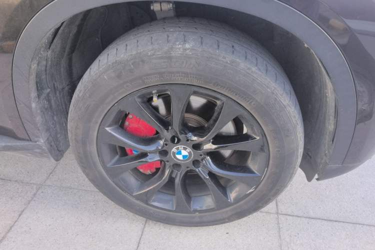 Used BMW X5 2014 xDrive35i Elegant Edition Right Front Wheel Hub
