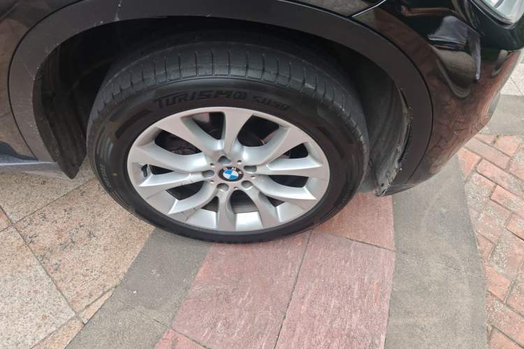 Used BMW X5 2014 xDrive35i Elegant Edition Right Front Wheel Hub