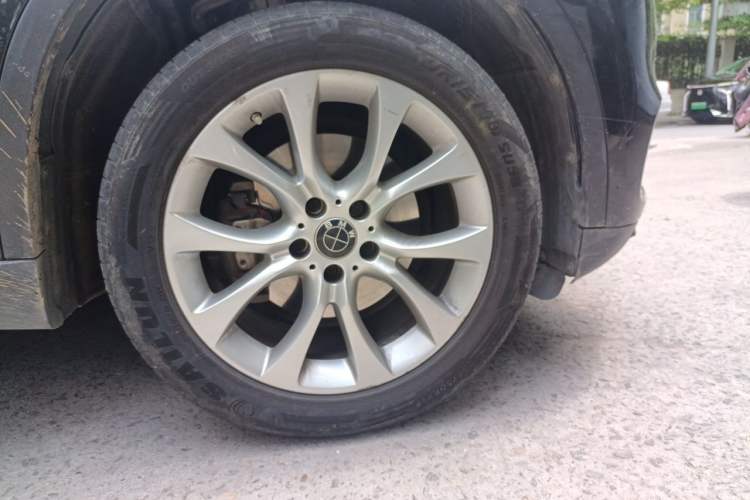 Used BMW X5 2014 xDrive35i Elegant Edition Right Front Wheel Hub