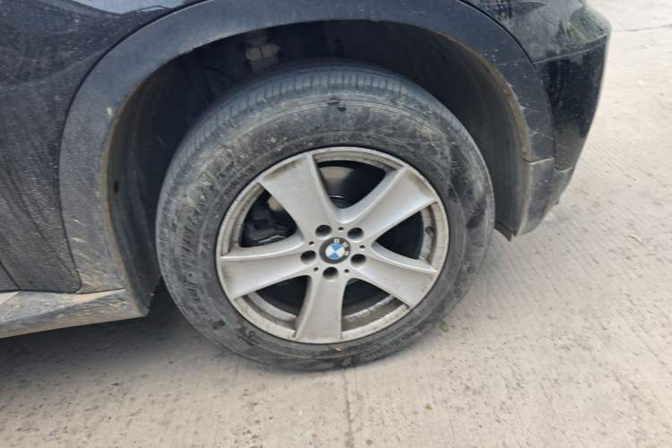 Used BMW X5  Right Front Wheel Hub