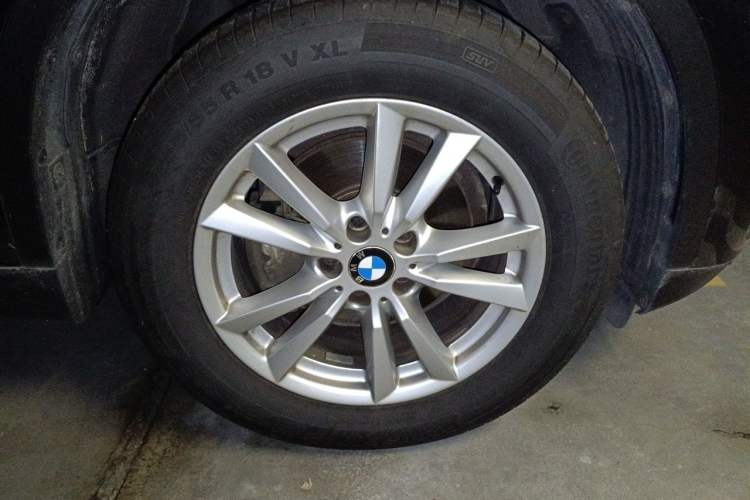 Used BMW X5 2014 xDrive35i Elegant Edition Right Front Wheel Hub