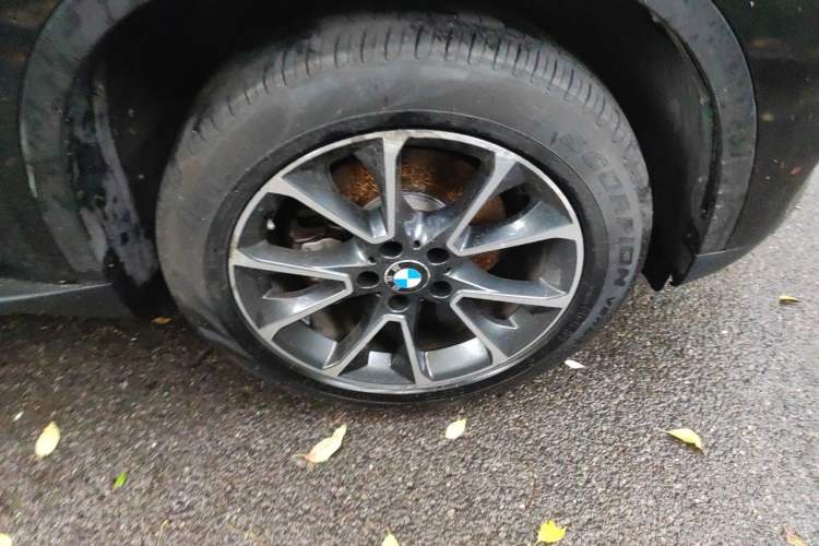Used BMW X5 2014 xDrive35i Luxury Edition Right Front Wheel Hub