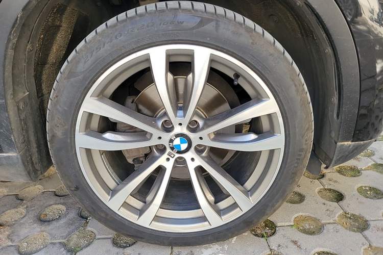 Used BMW X5 2014 xDrive35i Luxury Edition Right Front Wheel Hub