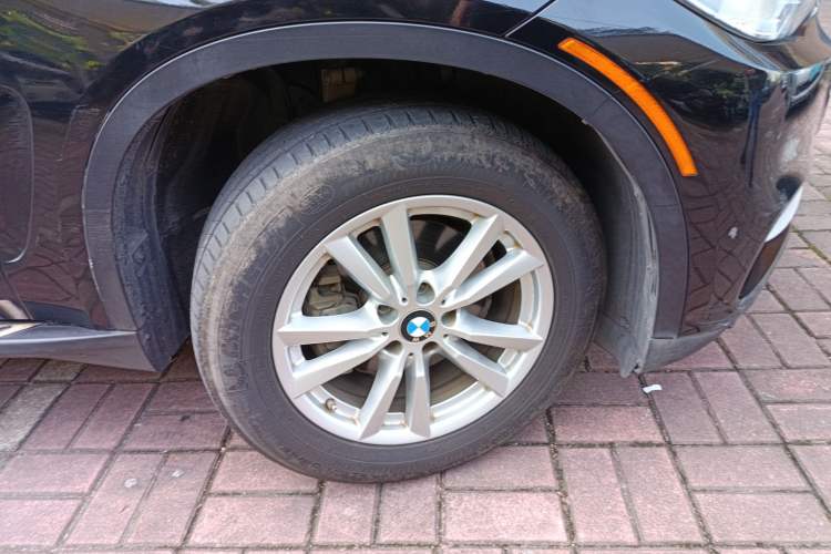 Used BMW X5 2014 xDrive35i M Sport U.S. specification Right Front Wheel Hub