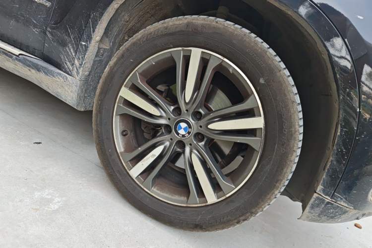 Used BMW X5 2014 xDrive35i Leading Model Right Front Wheel Hub