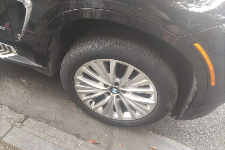 Used BMW X5  Right Front Wheel Hub