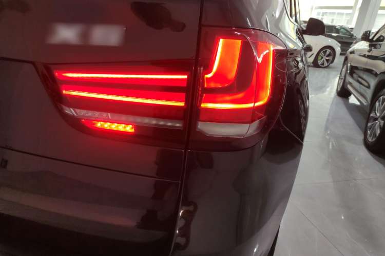 Used BMW X5 2014 xDrive35i Leading Model Right Rear Taillight