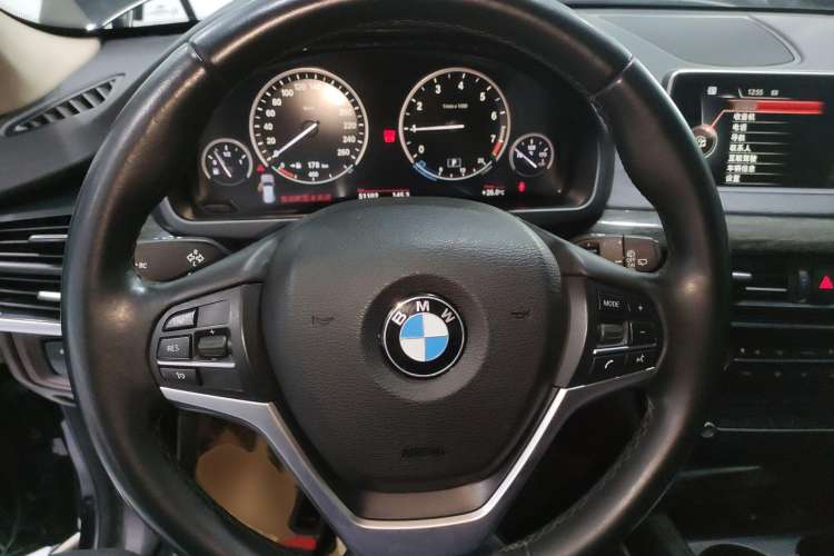 Used BMW X5 2014 xDrive35i Leading Model Steering Wheel
